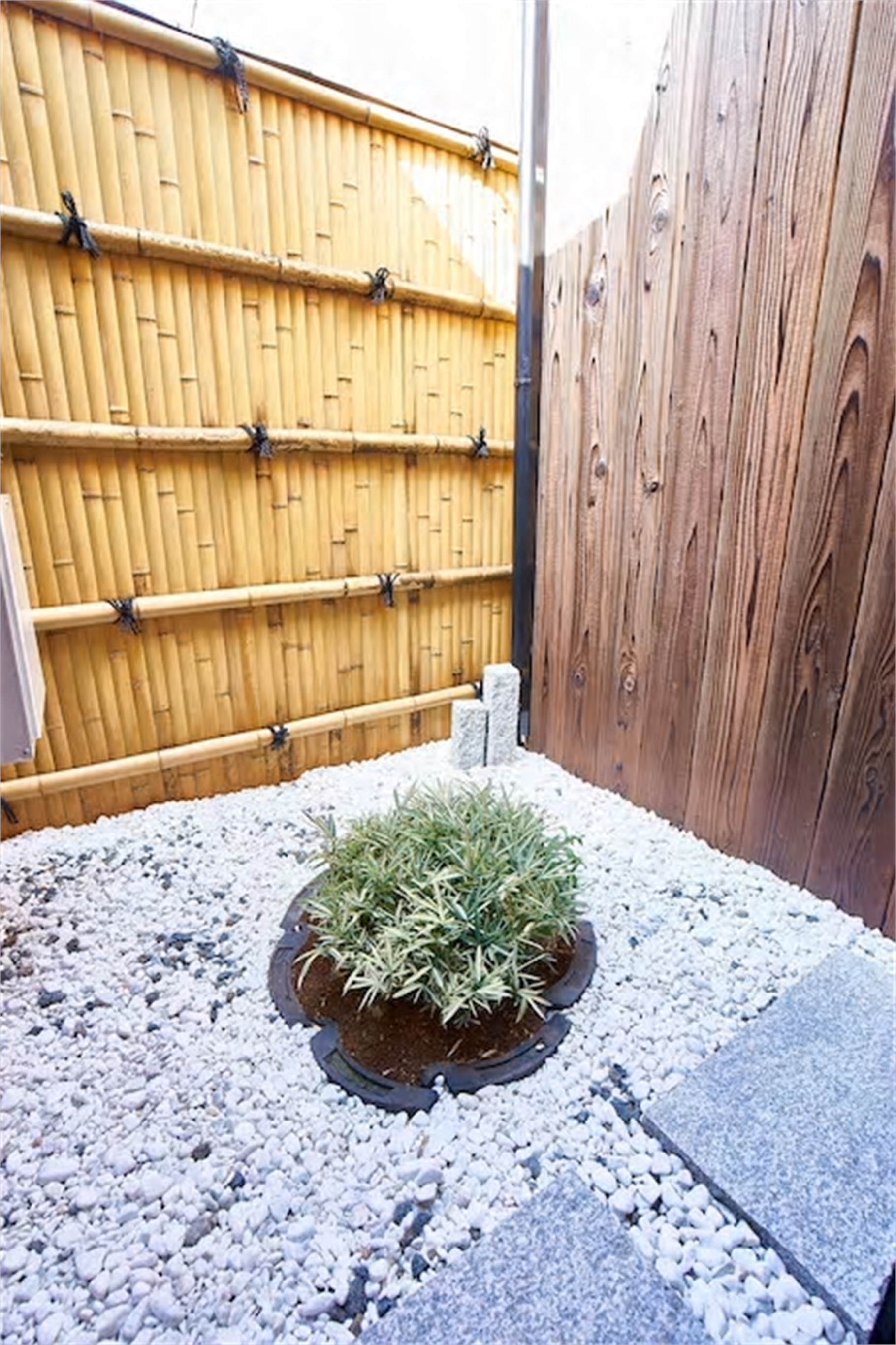 Private tsuboniwa rock garden