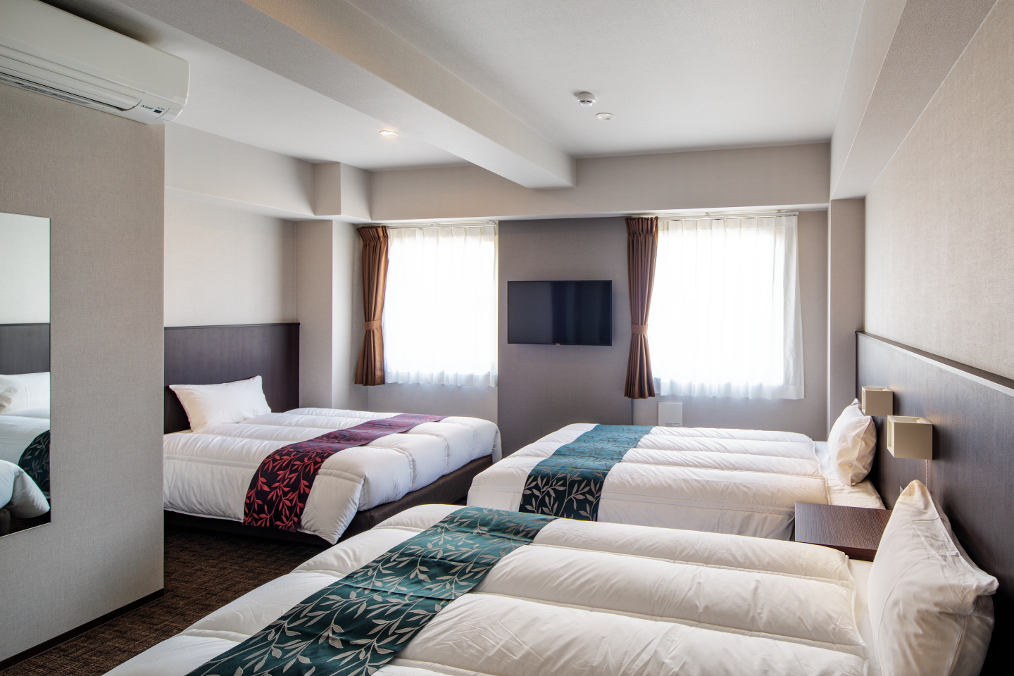 Triple Room — トリプルルーム