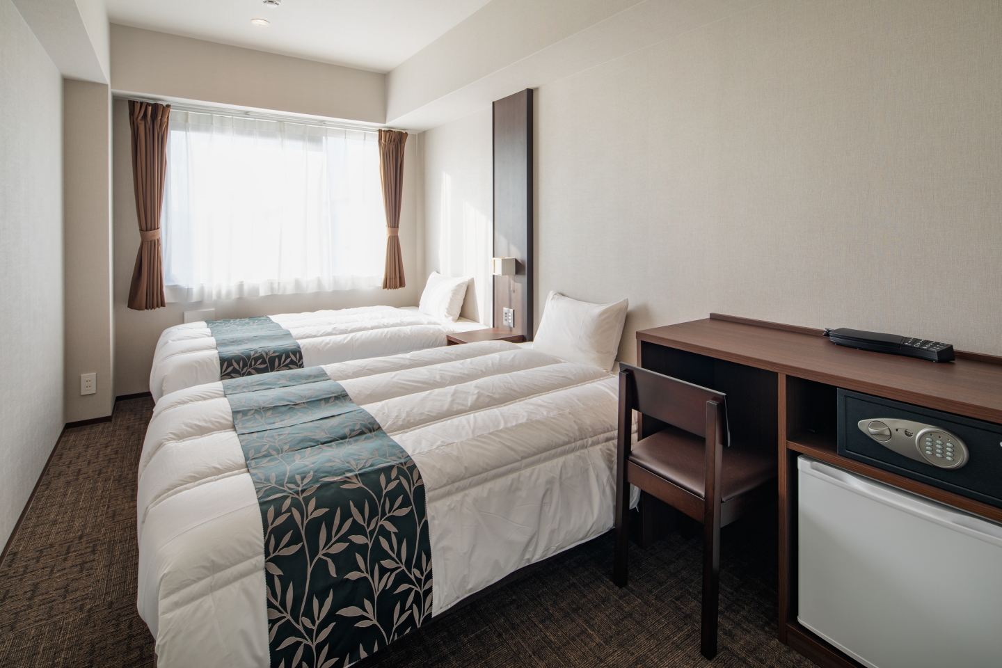 Twin Room — ツインルーム