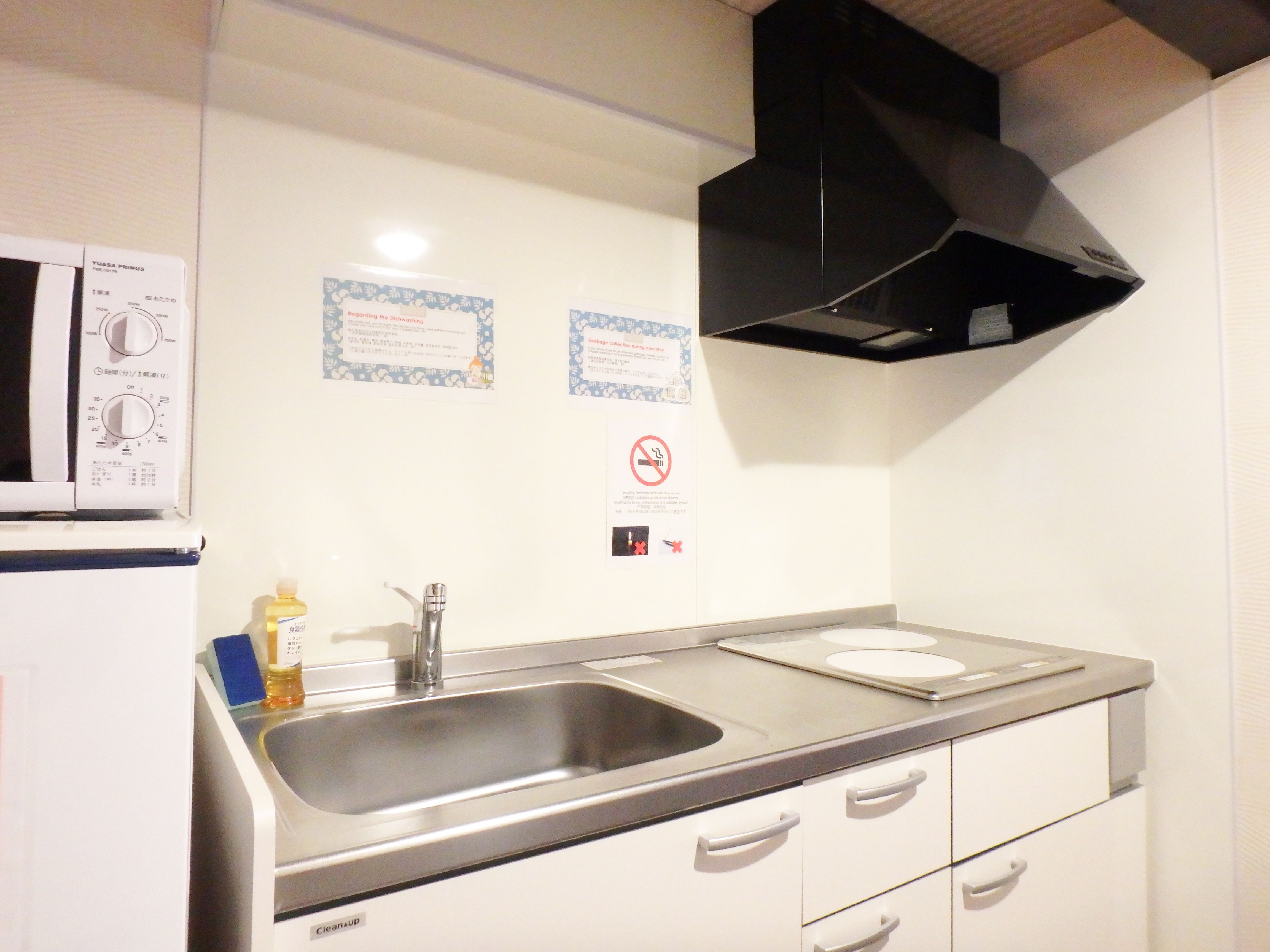 Ichi-Hime clean modern kitchen with fresh flowers