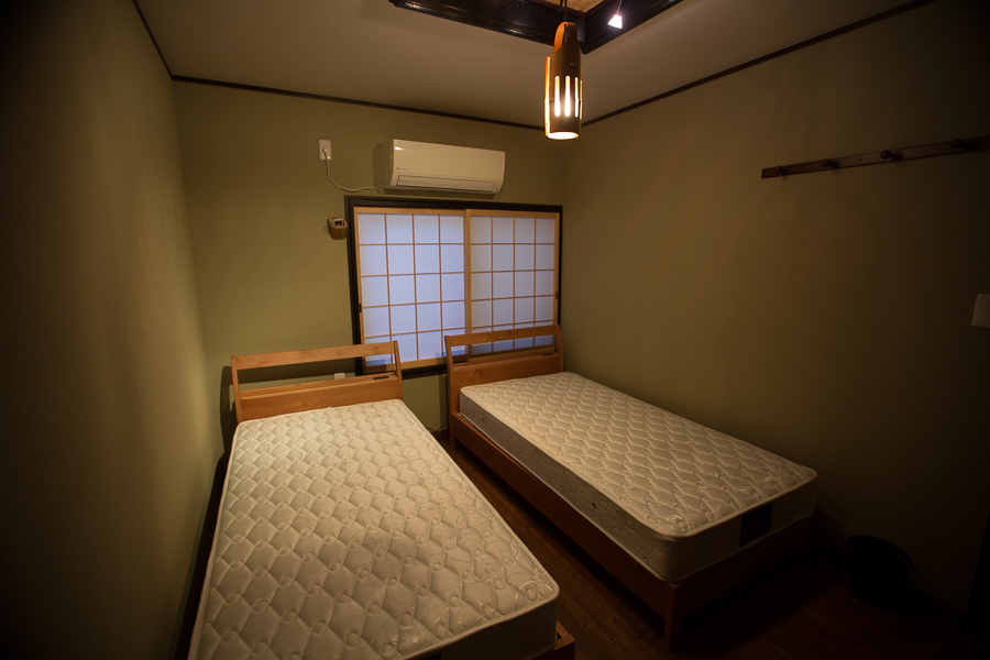 Bedroom 1 — Western Twin