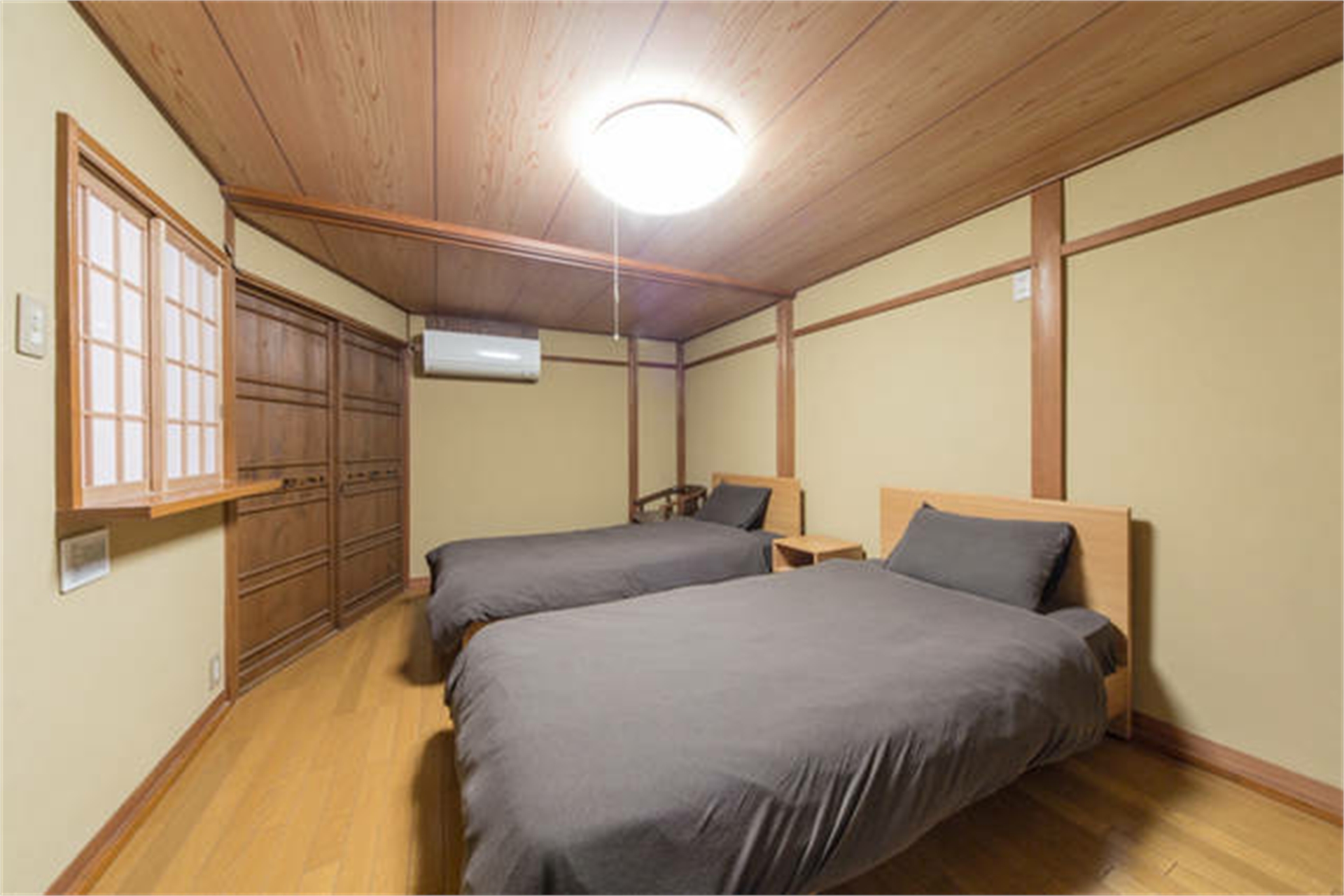 Bedroom 1 — Western Twin