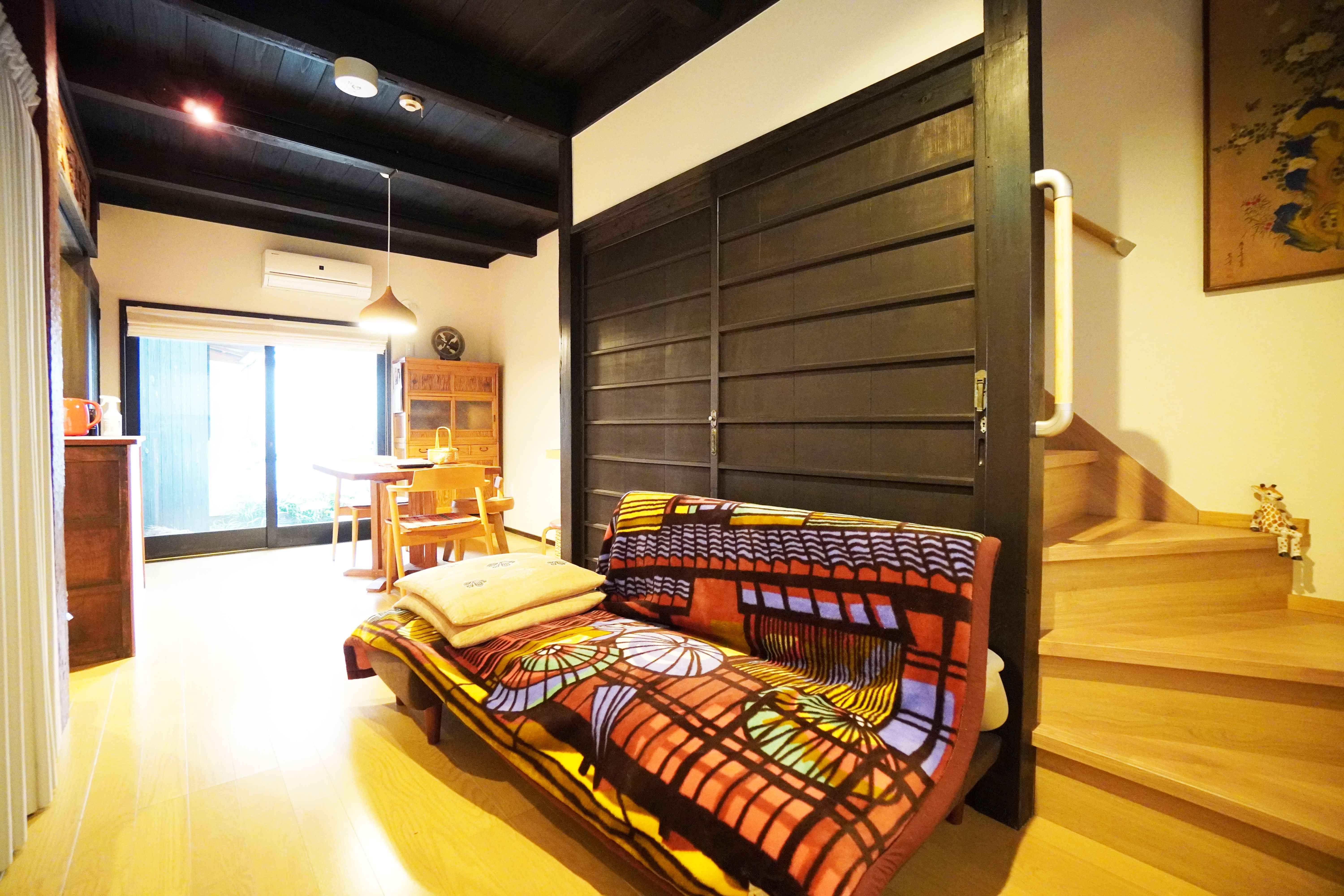 Kenkun House new-retro interior with exposed beams