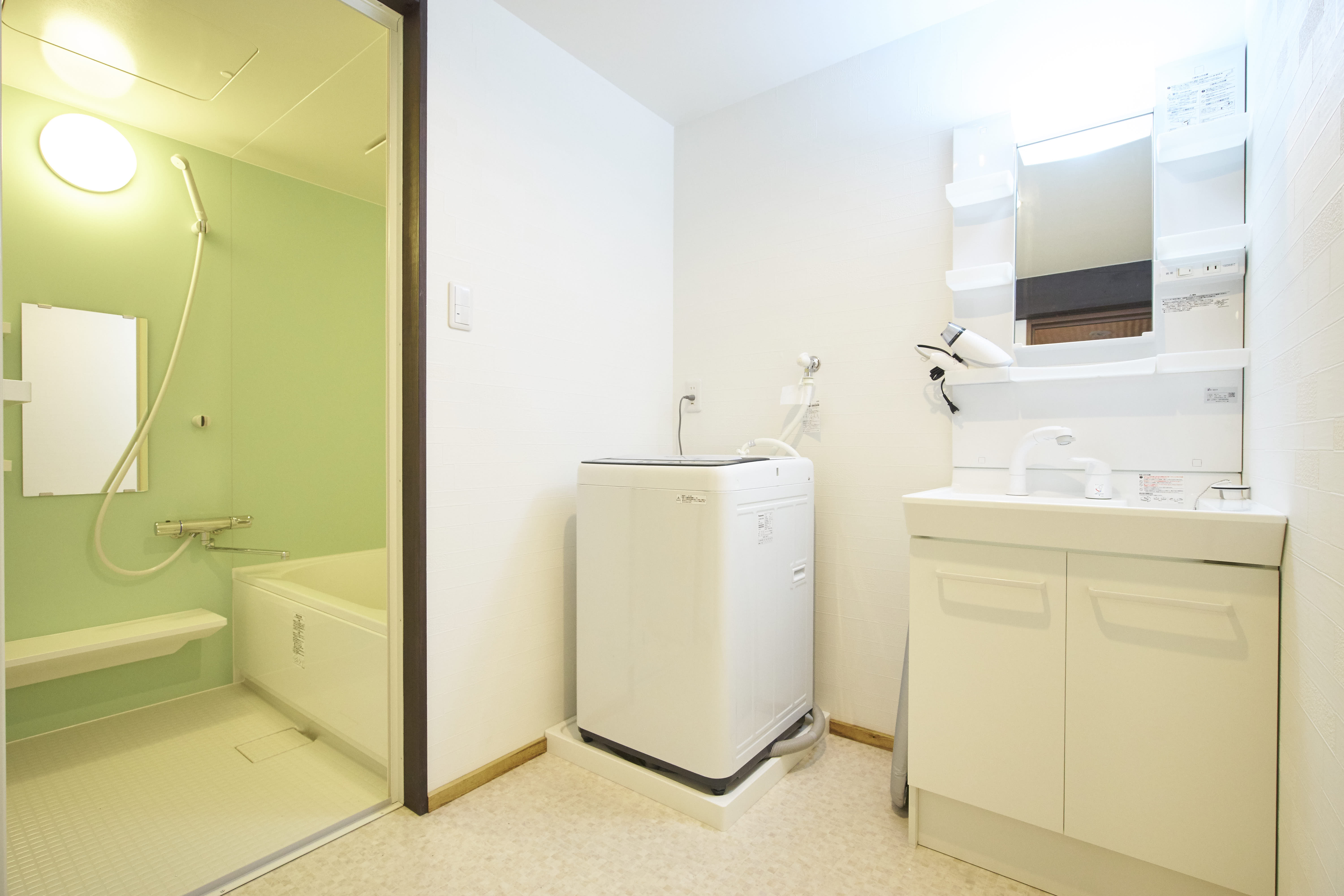 Kuromon Bettei designer bathroom with deep soaking tub