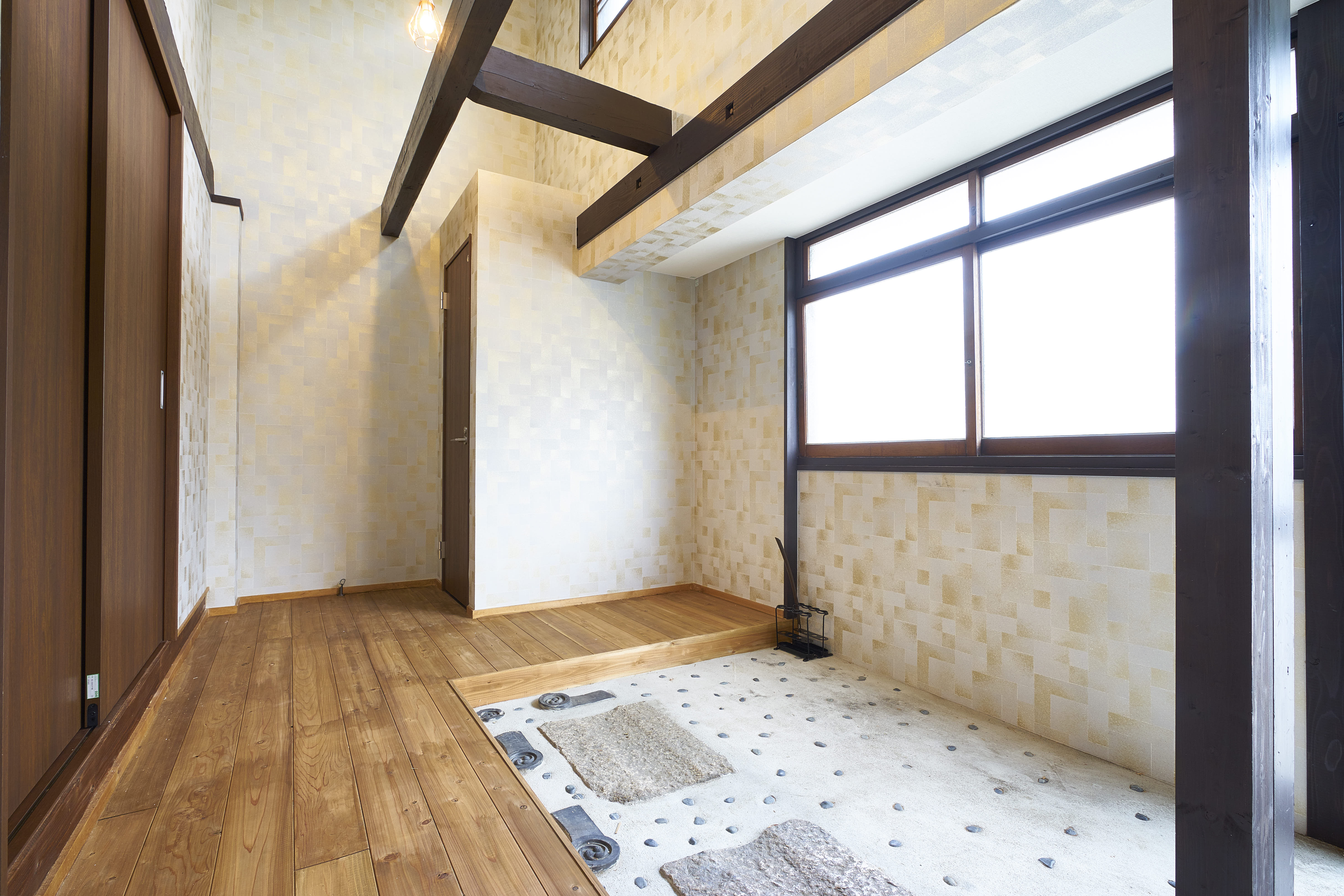 Kuromon Bettei grand living area with fukinuke atrium