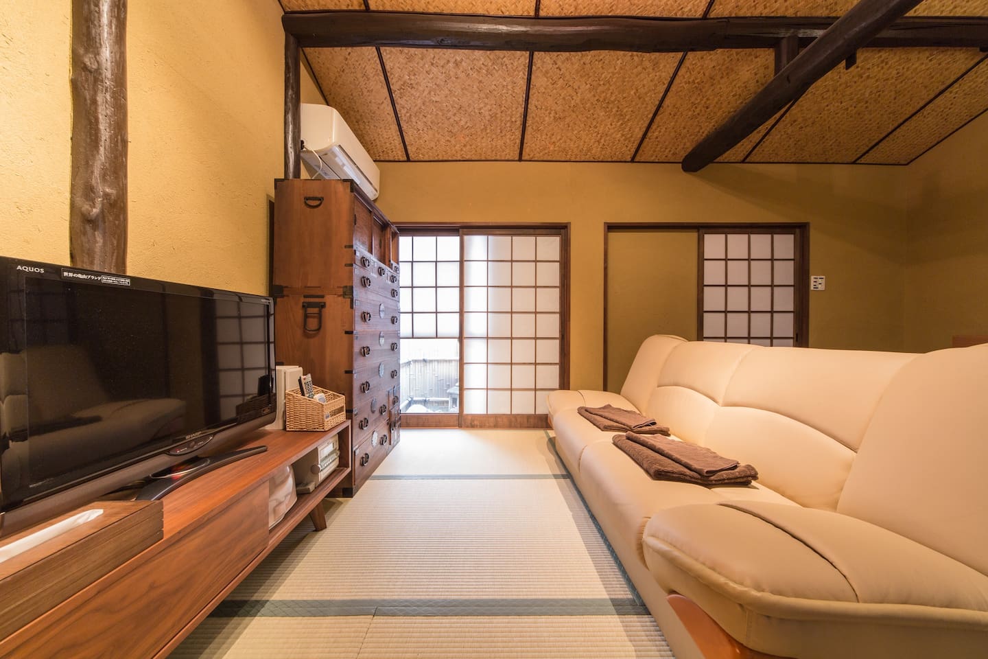 Nodoka-An warm wood Chaya-style interior