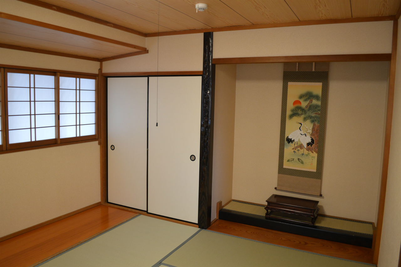 Japanese room with authentic samurai armour on display